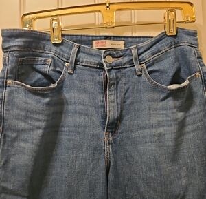 Signature by Levi Strauss Blue Mid-Rise Capri Jeans
